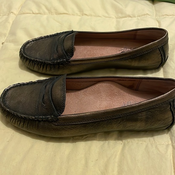 🔥Final Sale 🔥NWOB Abeo metallic moccasin/loafer. New without box. Size 8N - Picture 3 of 6